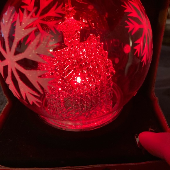 Spun Glass Globe With Color Changing Light: With Brand New Batteries. Ornament - Picture 2 of 4